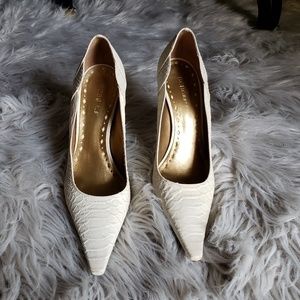 BcBGirls Textured Point Toe Pump
